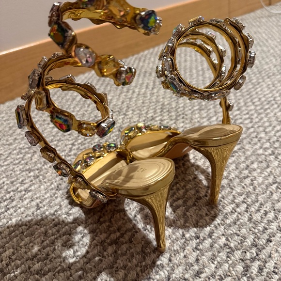 AZALEA WANG LOURDES GOLD EMBELLISHED RHINESTONE COIL heals - Picture 4 of 7